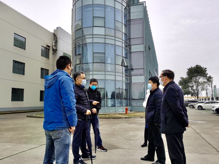 錢塘新區(qū)領(lǐng)導(dǎo)專程看望李湘博士_1.jpg